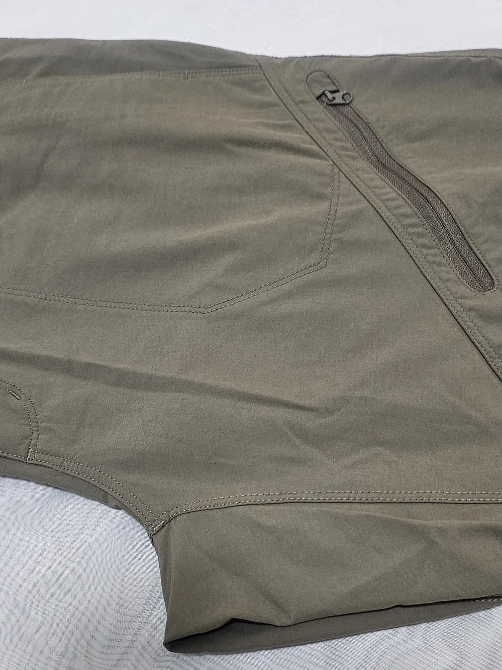 The North Face Men’s Olive Green Cargo Shorts Flat Front Button Zip Logo Size 38
